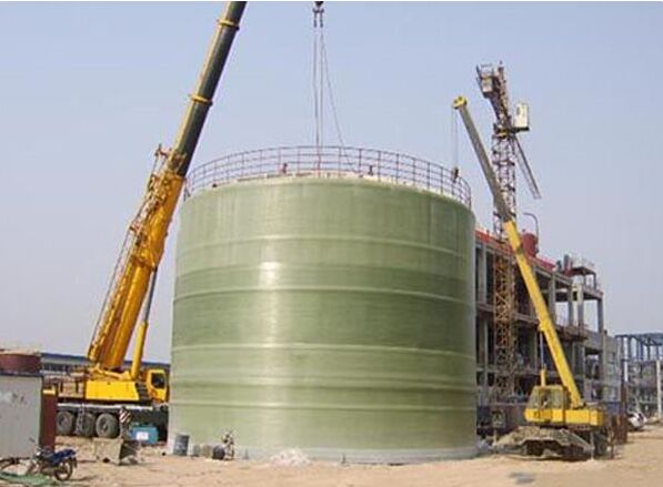 玻璃鋼儲罐施工現場實拍大圖